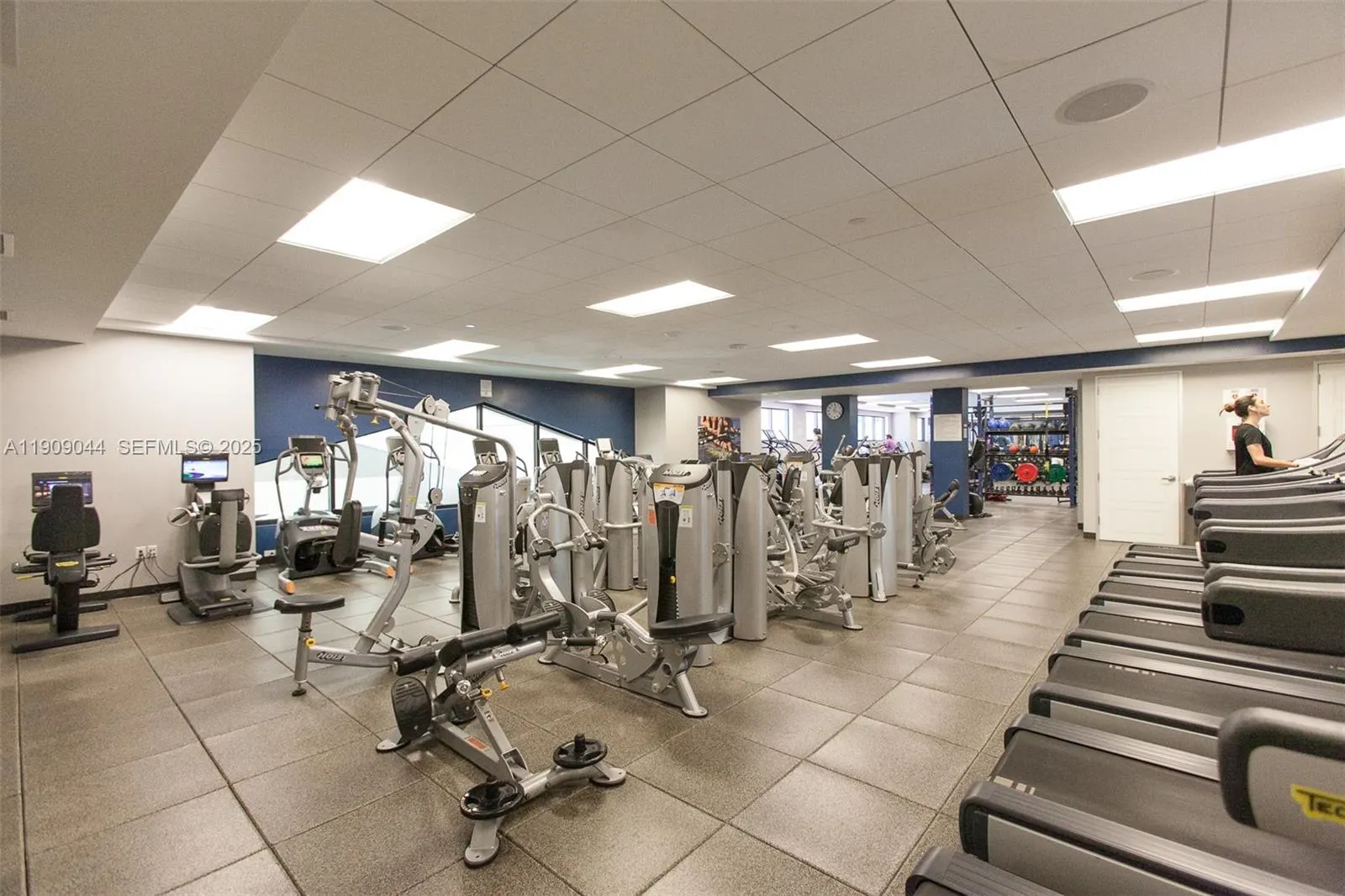 3000 Island Boulevard #1904