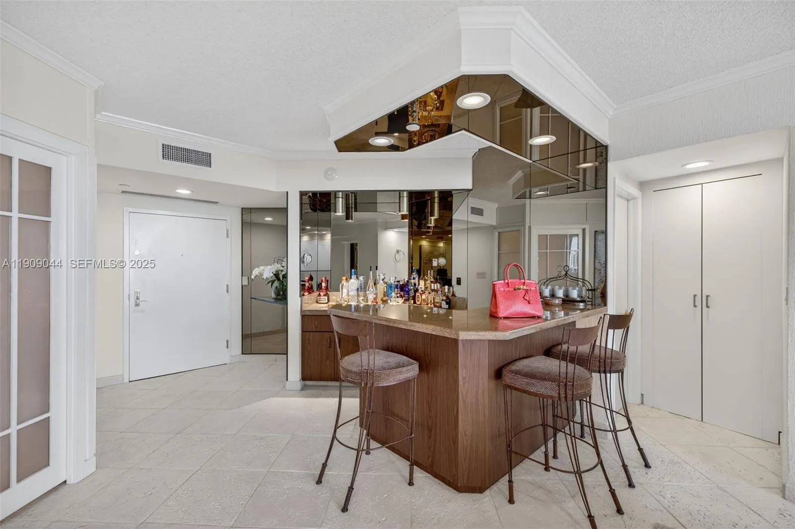 3000 Island Boulevard #1904