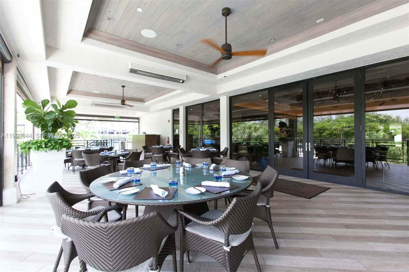 3000 Island Boulevard #1904