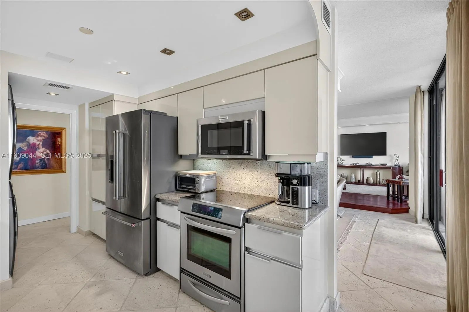 3000 Island Boulevard #1904