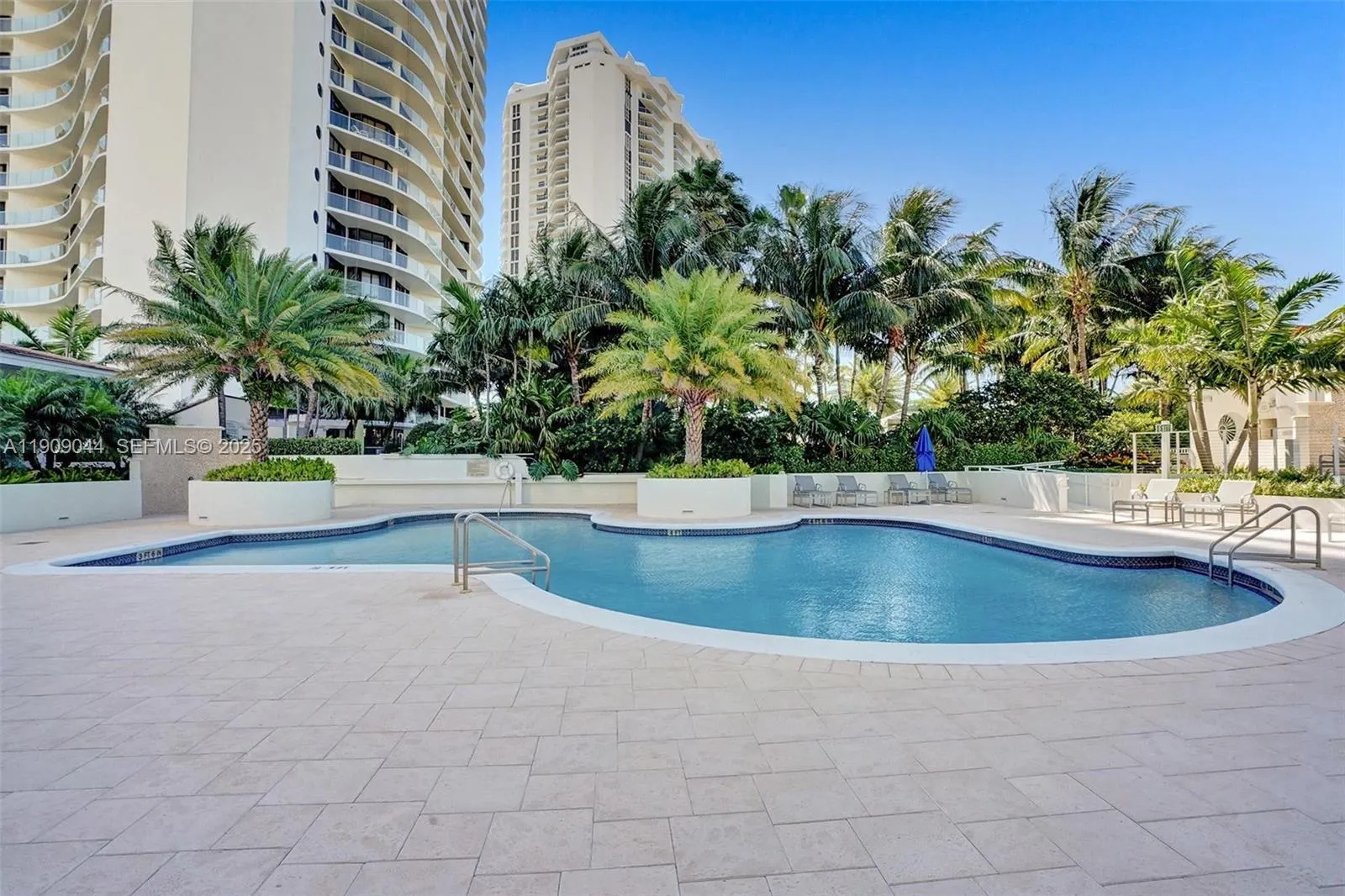 3000 Island Boulevard #1904