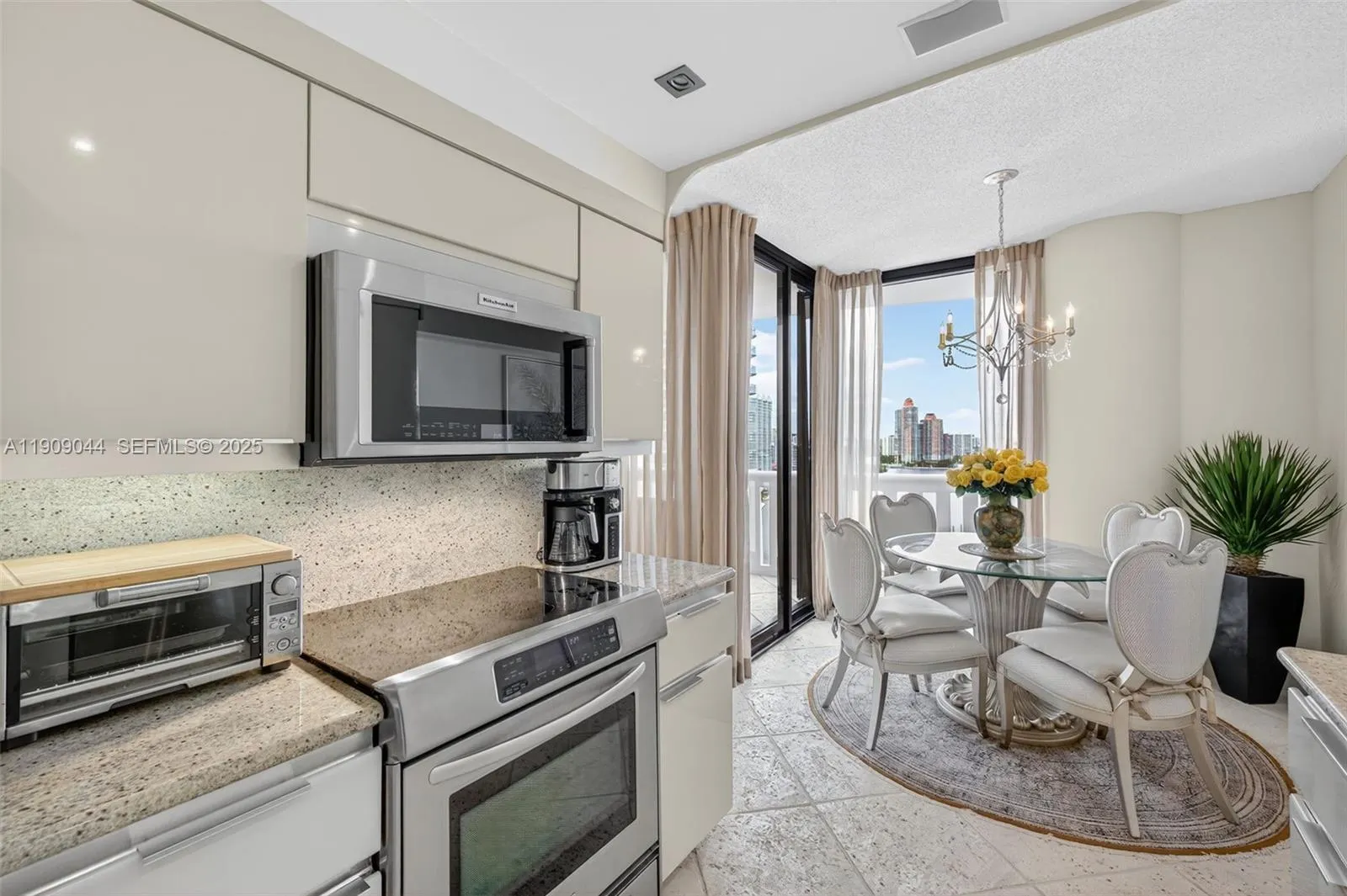 3000 Island Boulevard #1904
