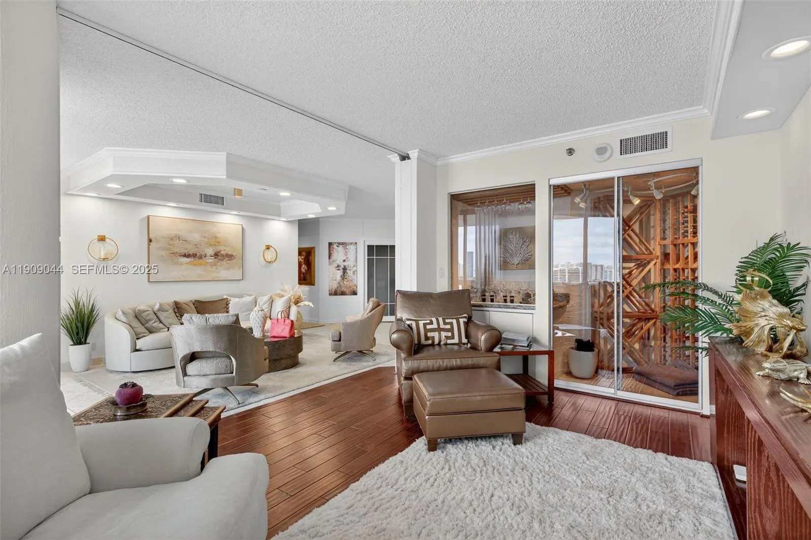 3000 Island Boulevard #1904