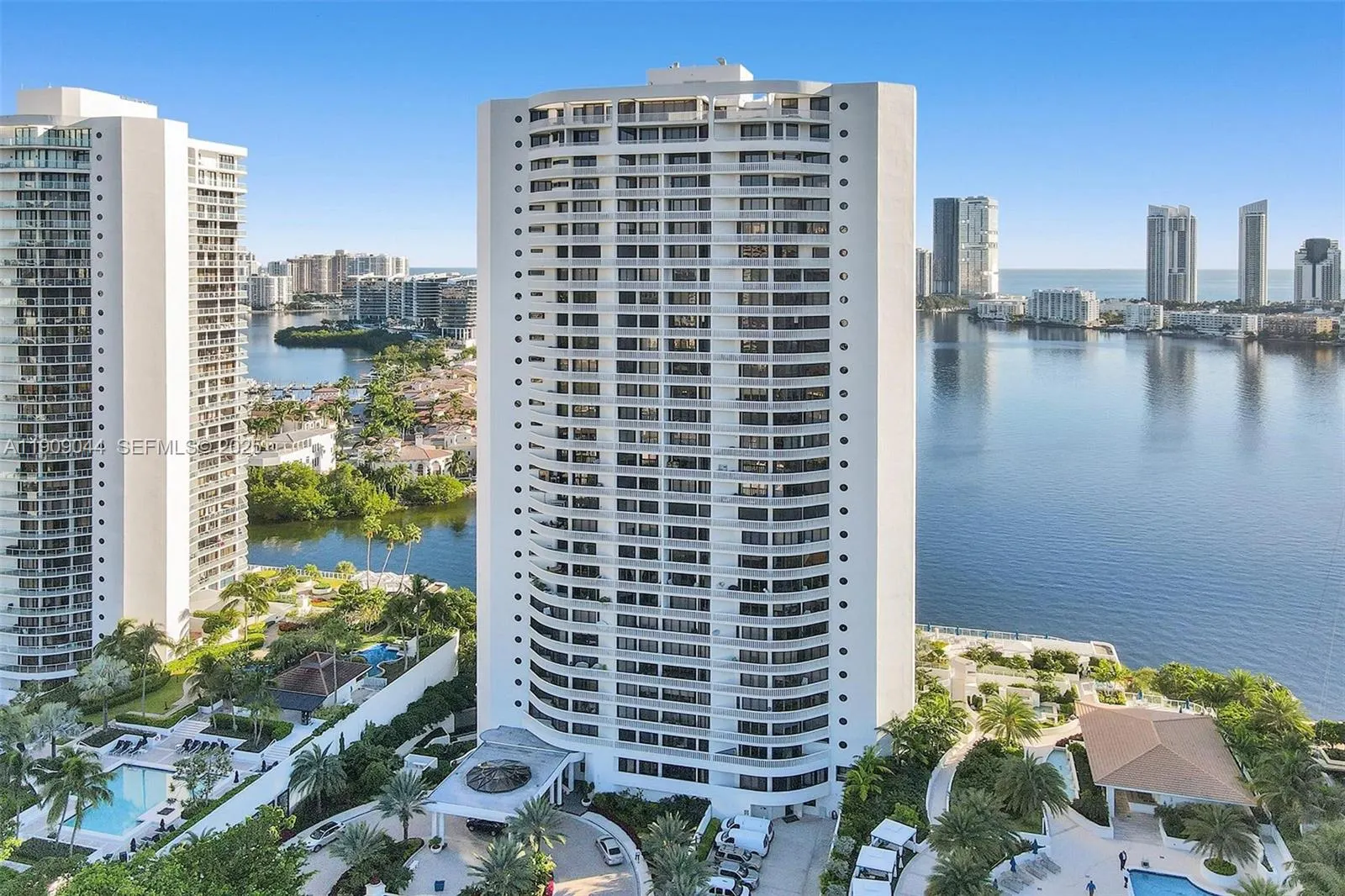 3000 Island Boulevard #1904