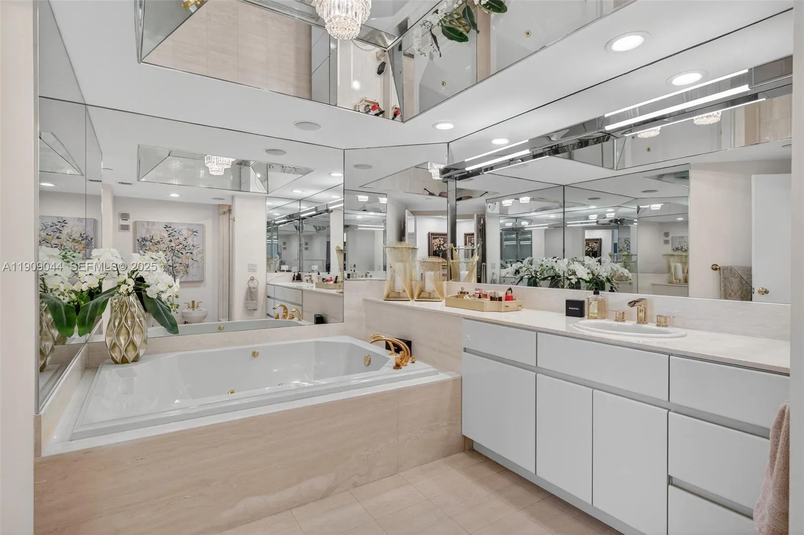 3000 Island Boulevard #1904