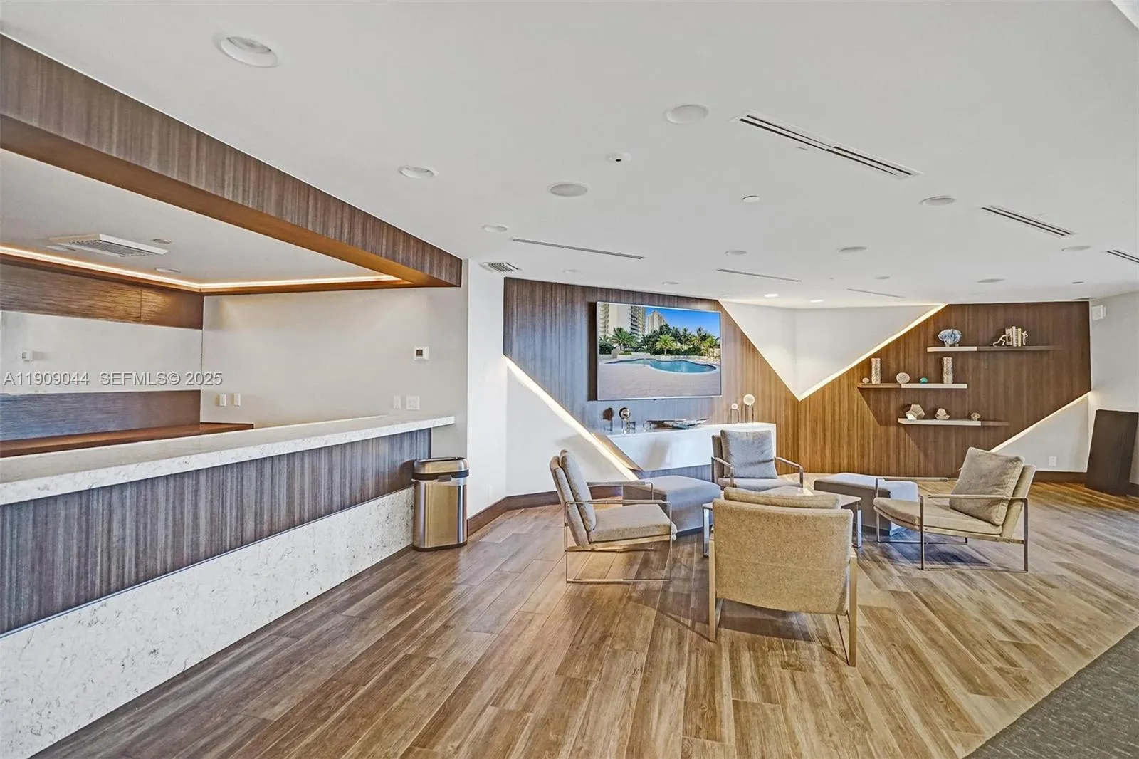 3000 Island Boulevard #1904
