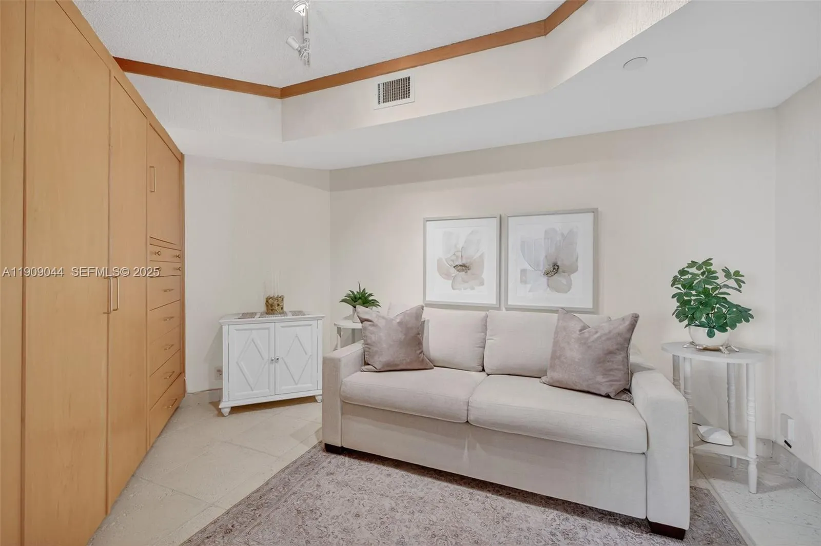 3000 Island Boulevard #1904