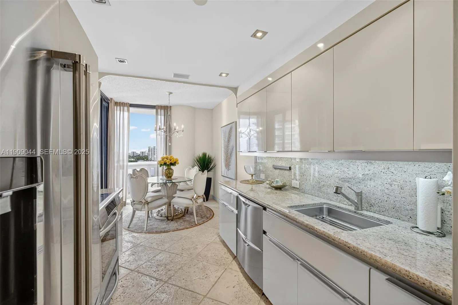 3000 Island Boulevard #1904