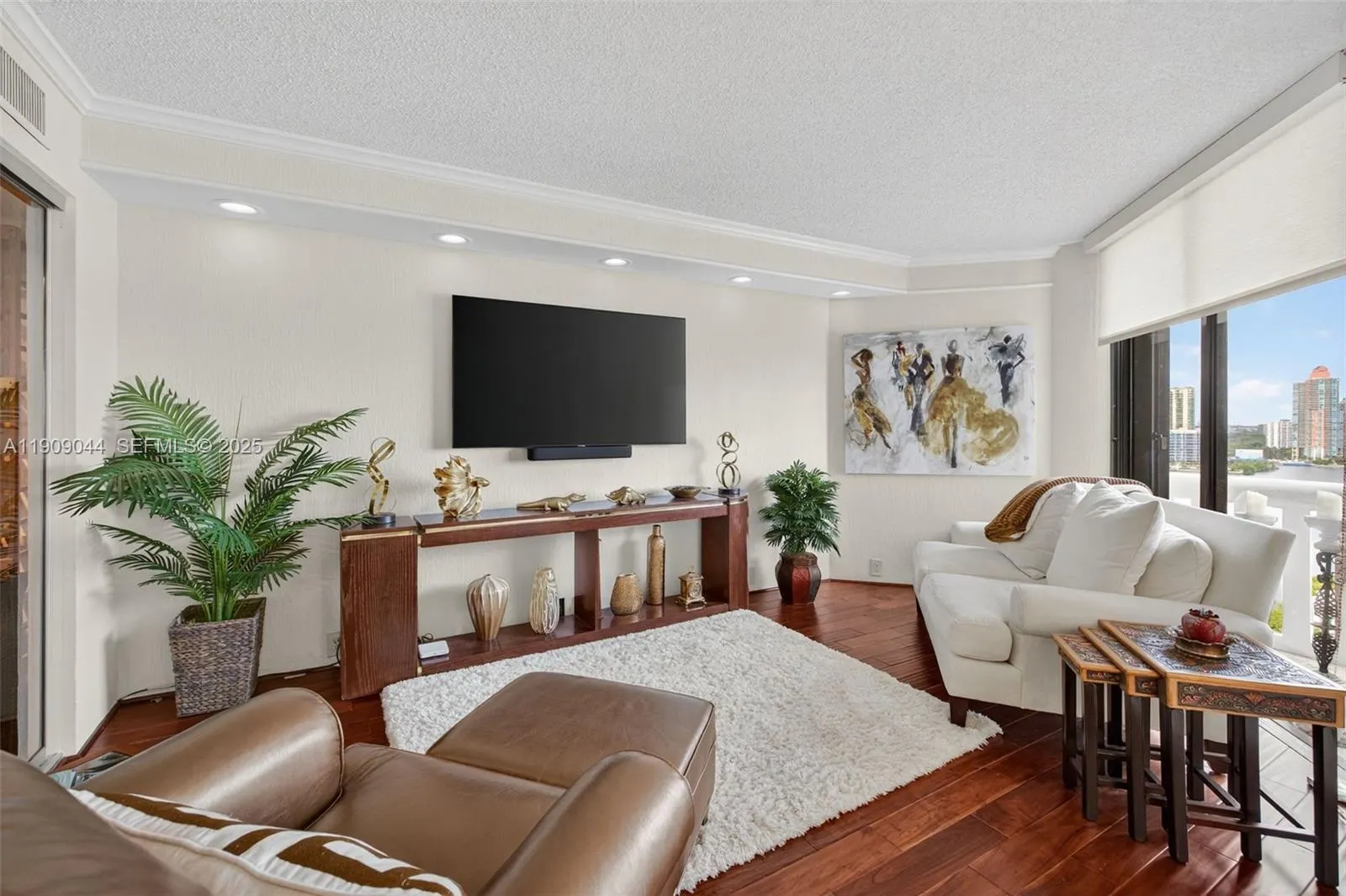 3000 Island Boulevard #1904