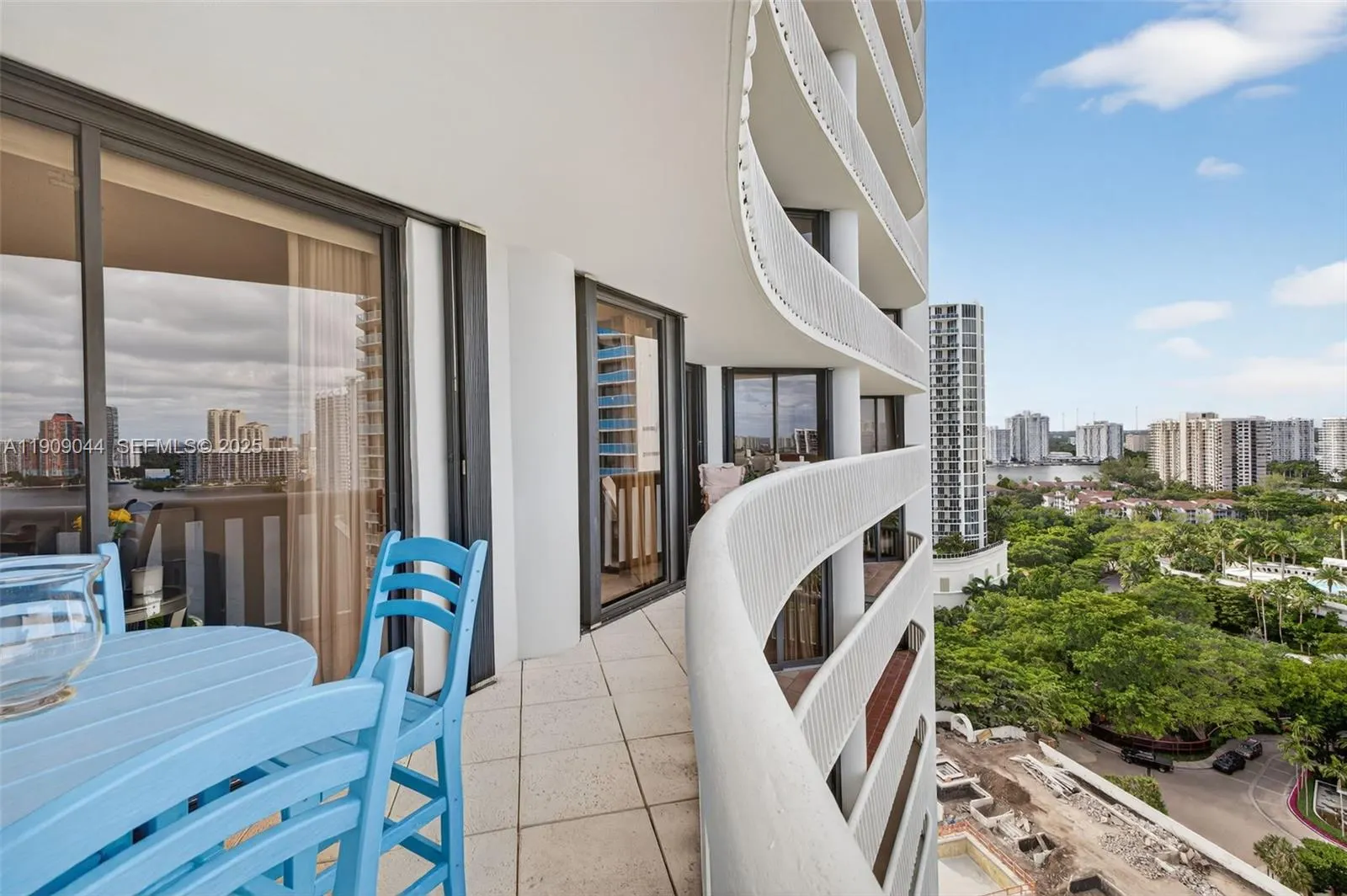 3000 Island Boulevard #1904