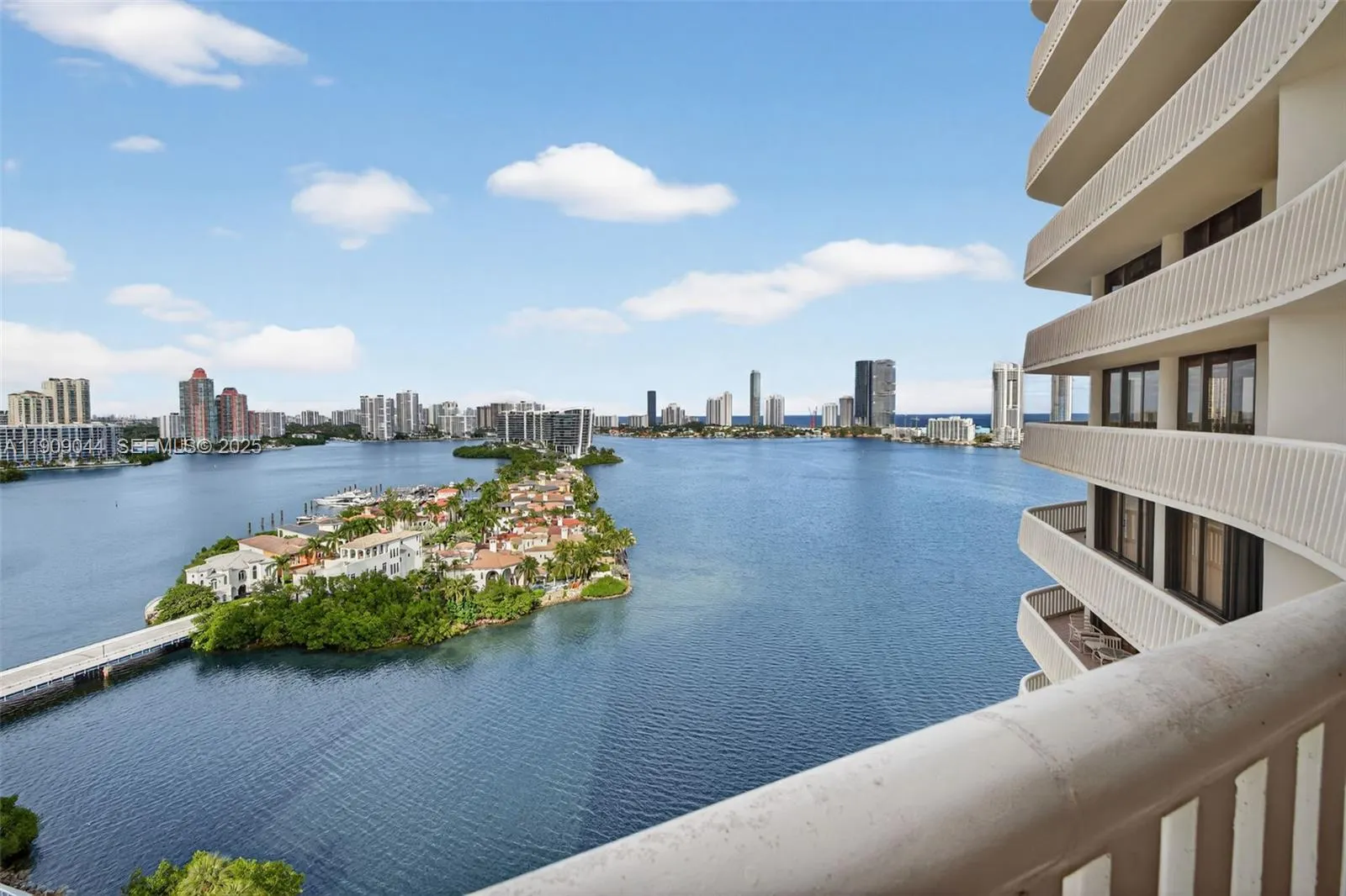 3000 Island Boulevard #1904