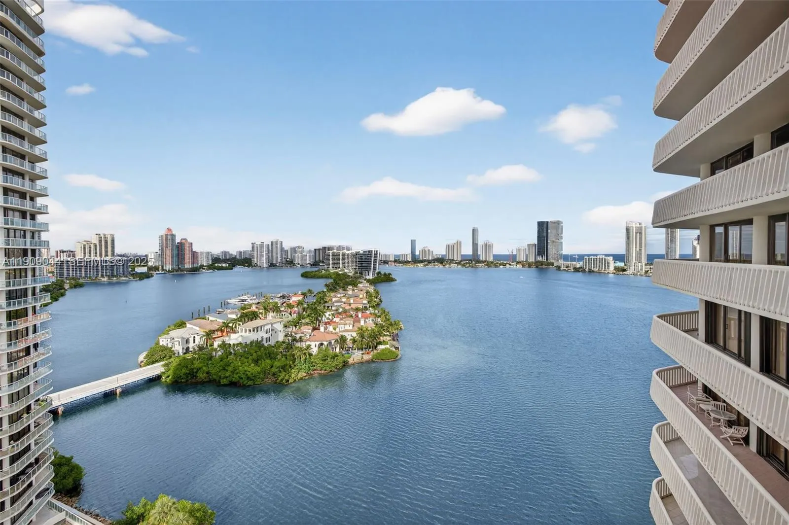 3000 Island Boulevard #1904