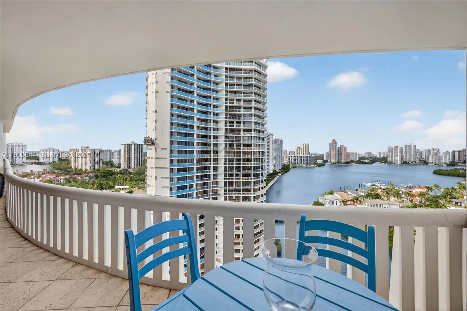 3000 Island Boulevard #1904