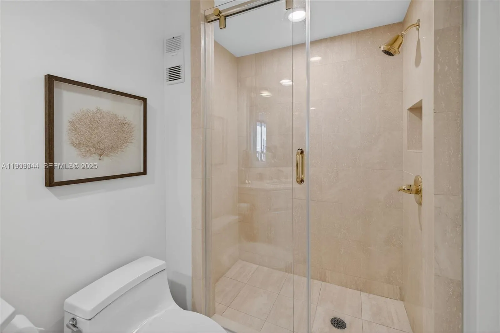3000 Island Boulevard #1904
