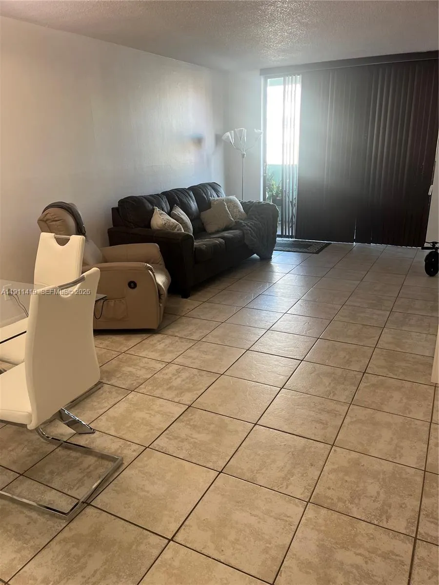 1825 W 44th Place #309