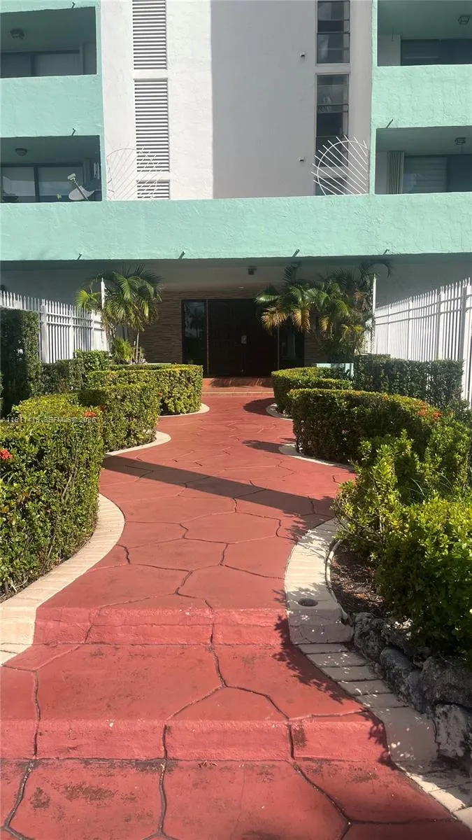 1825 W 44th Place #309