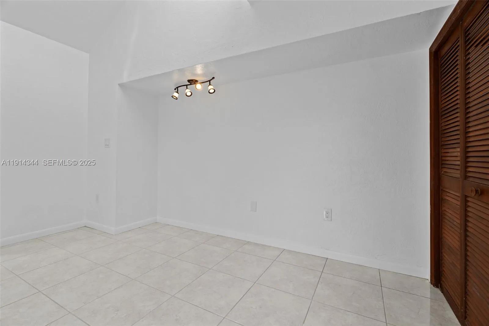20215 W Oak Haven Circle