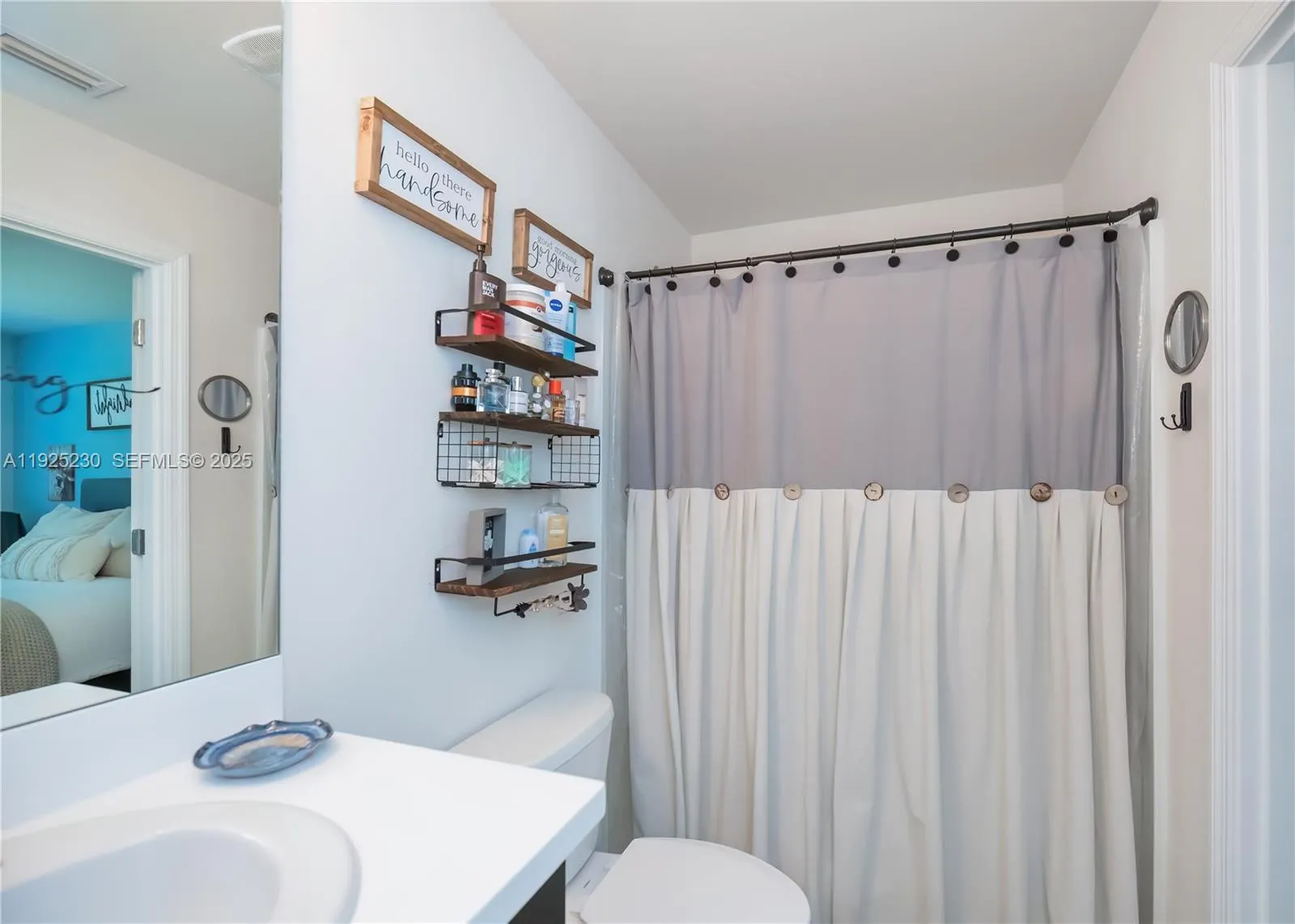 6058 S Moss Circle