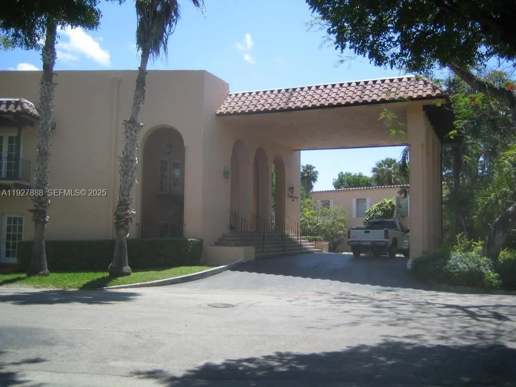 10744 N Kendall Drive #M-16