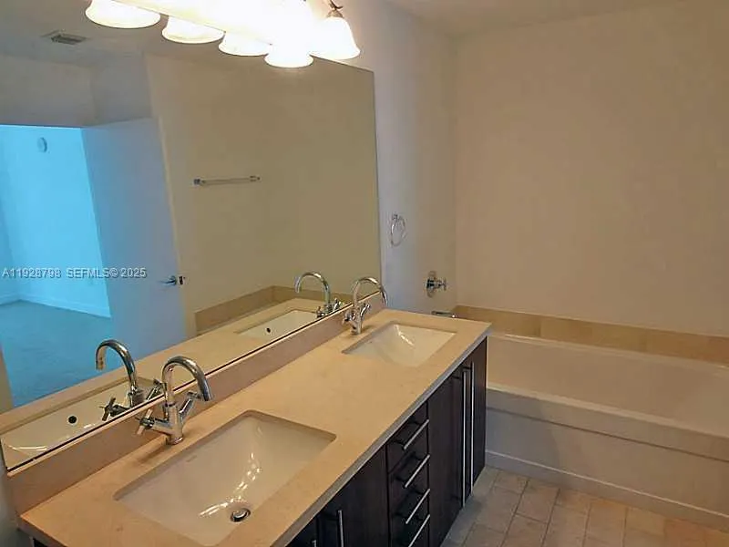 1111 SW 1st Avenue #1123N