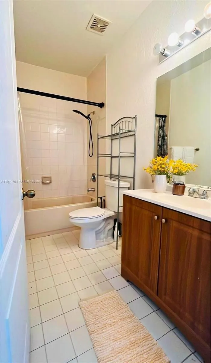 2811 SE 17th Avenue #210
