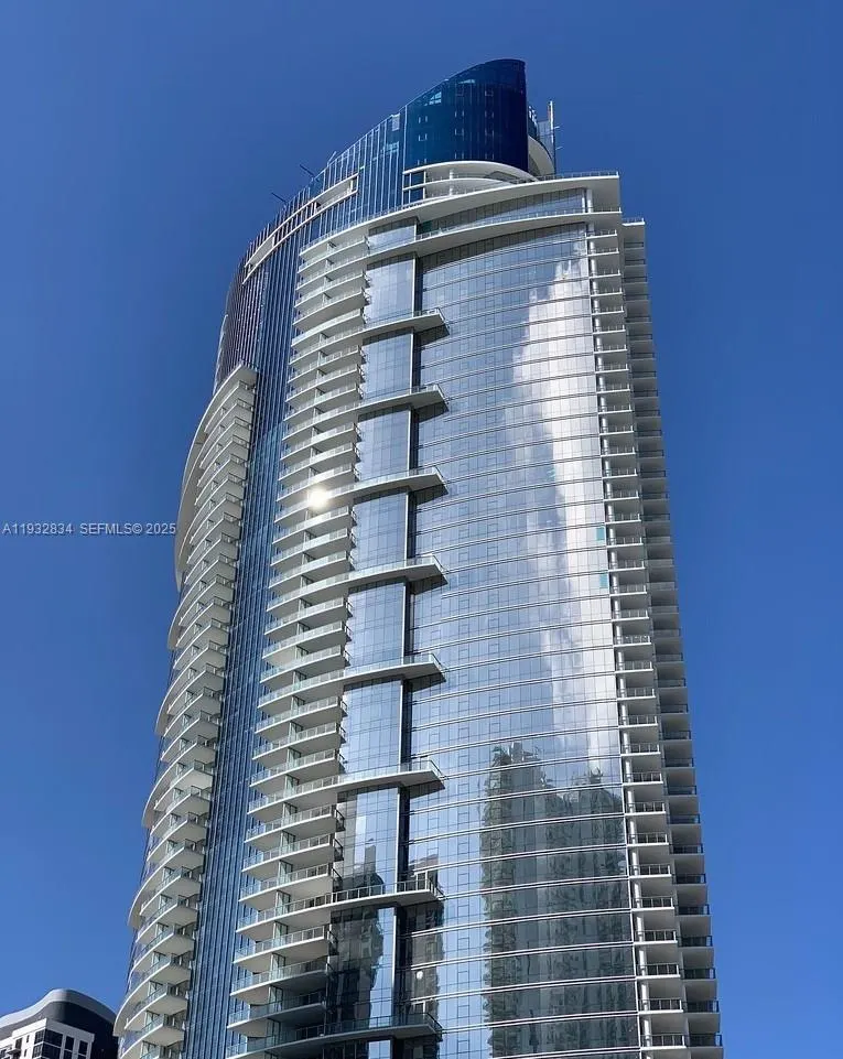 851 NE 1st Avenue #412