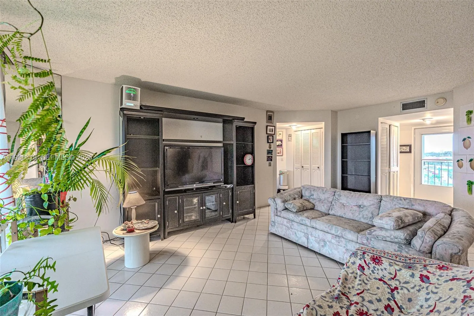 3959 Via Poinciana #605