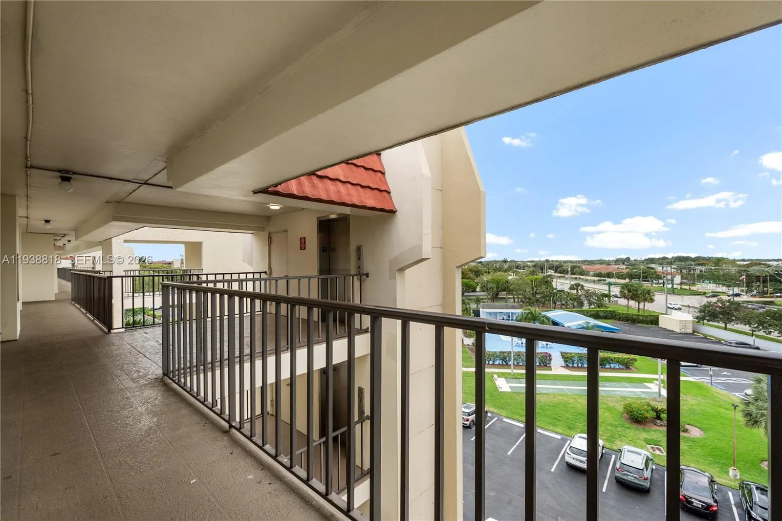 3959 Via Poinciana #605
