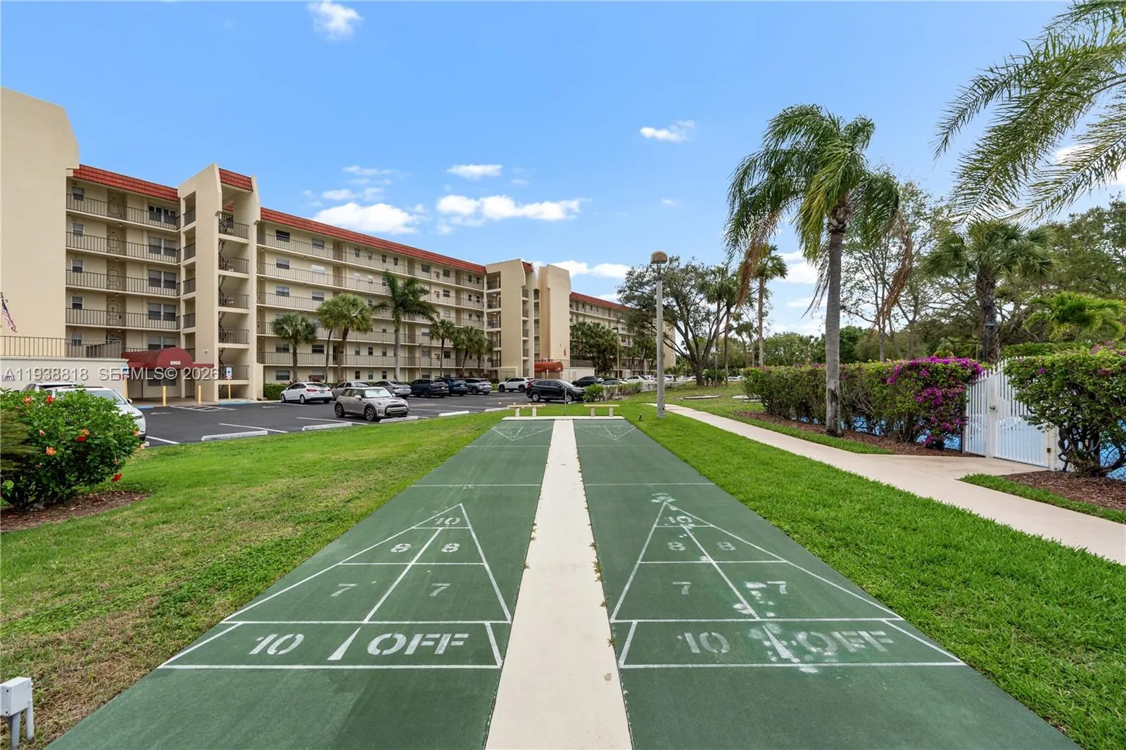 3959 Via Poinciana #605