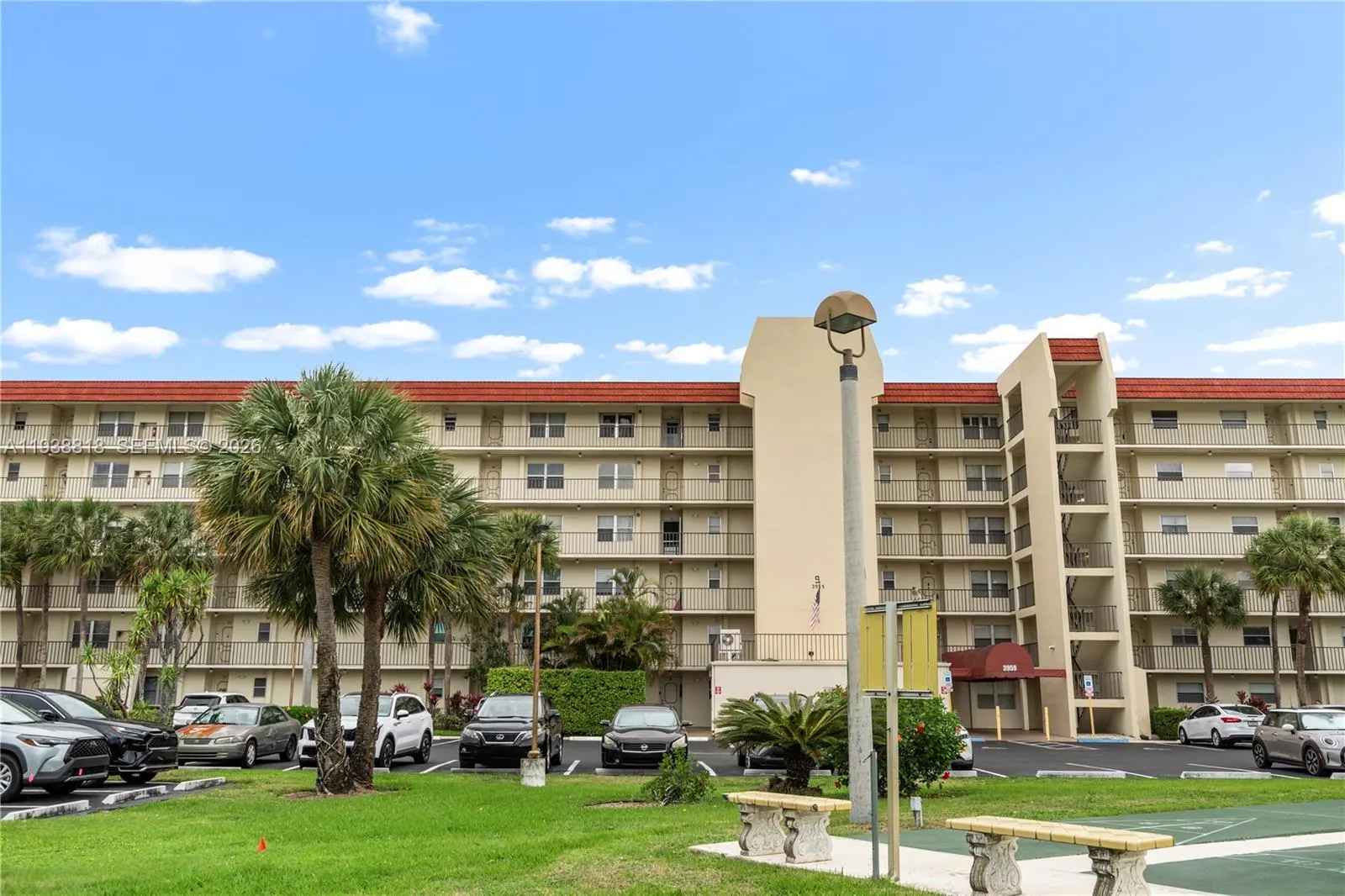 3959 Via Poinciana #605