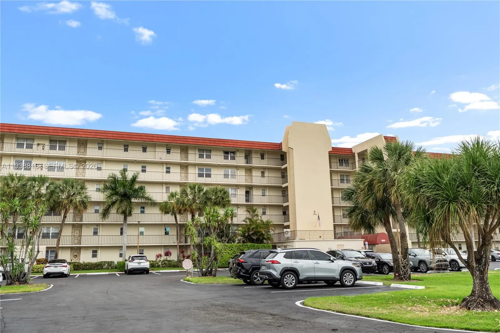 3959 Via Poinciana #605