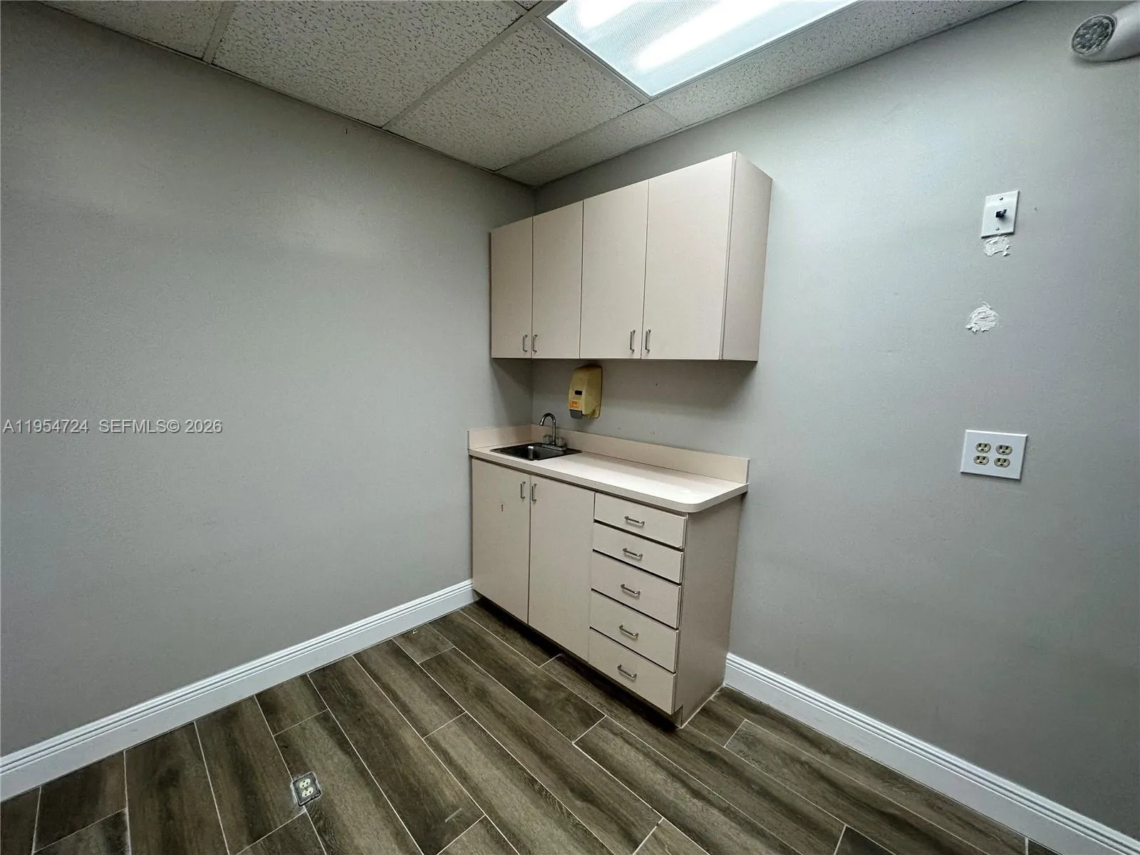 4121 NW 5th Street #102