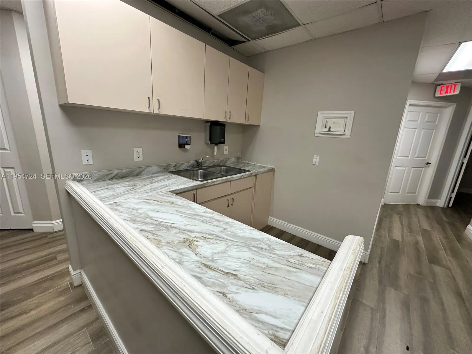 4121 NW 5th Street #102