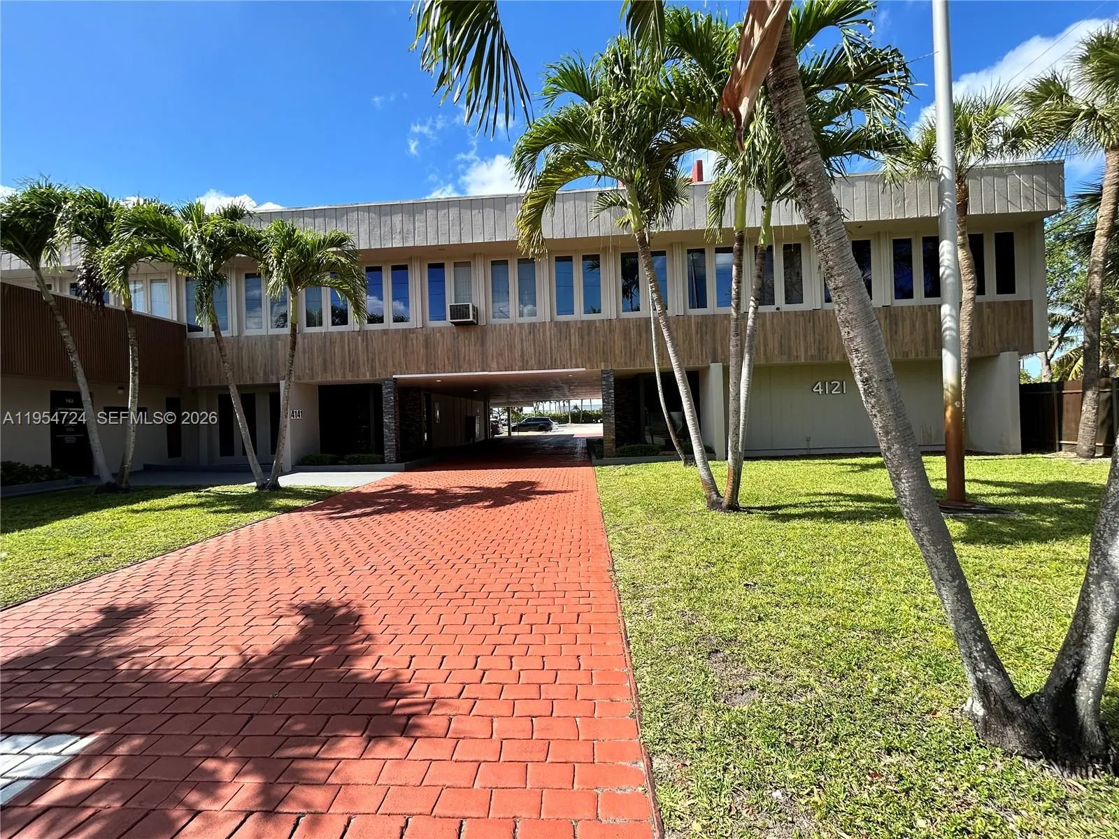 4121 NW 5th Street #102