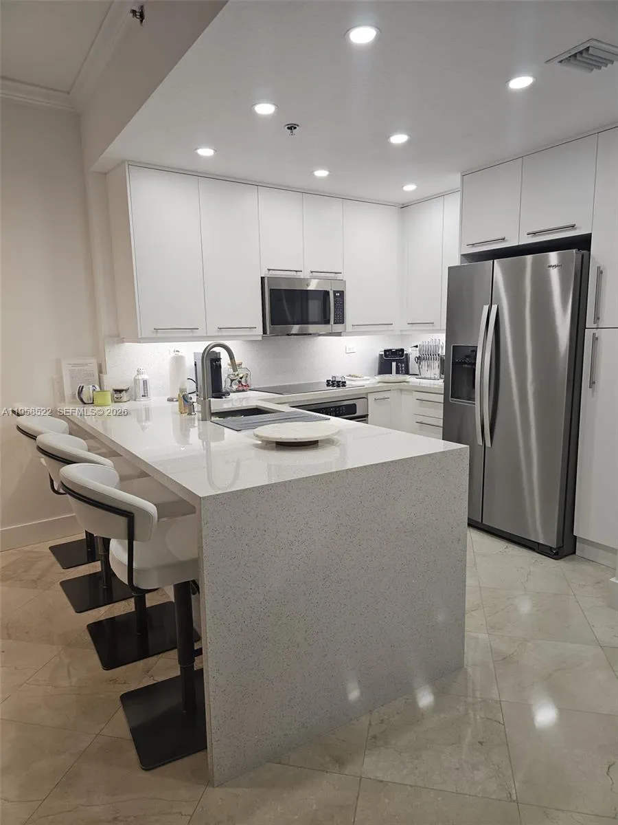 6515 Collins Avenue #901