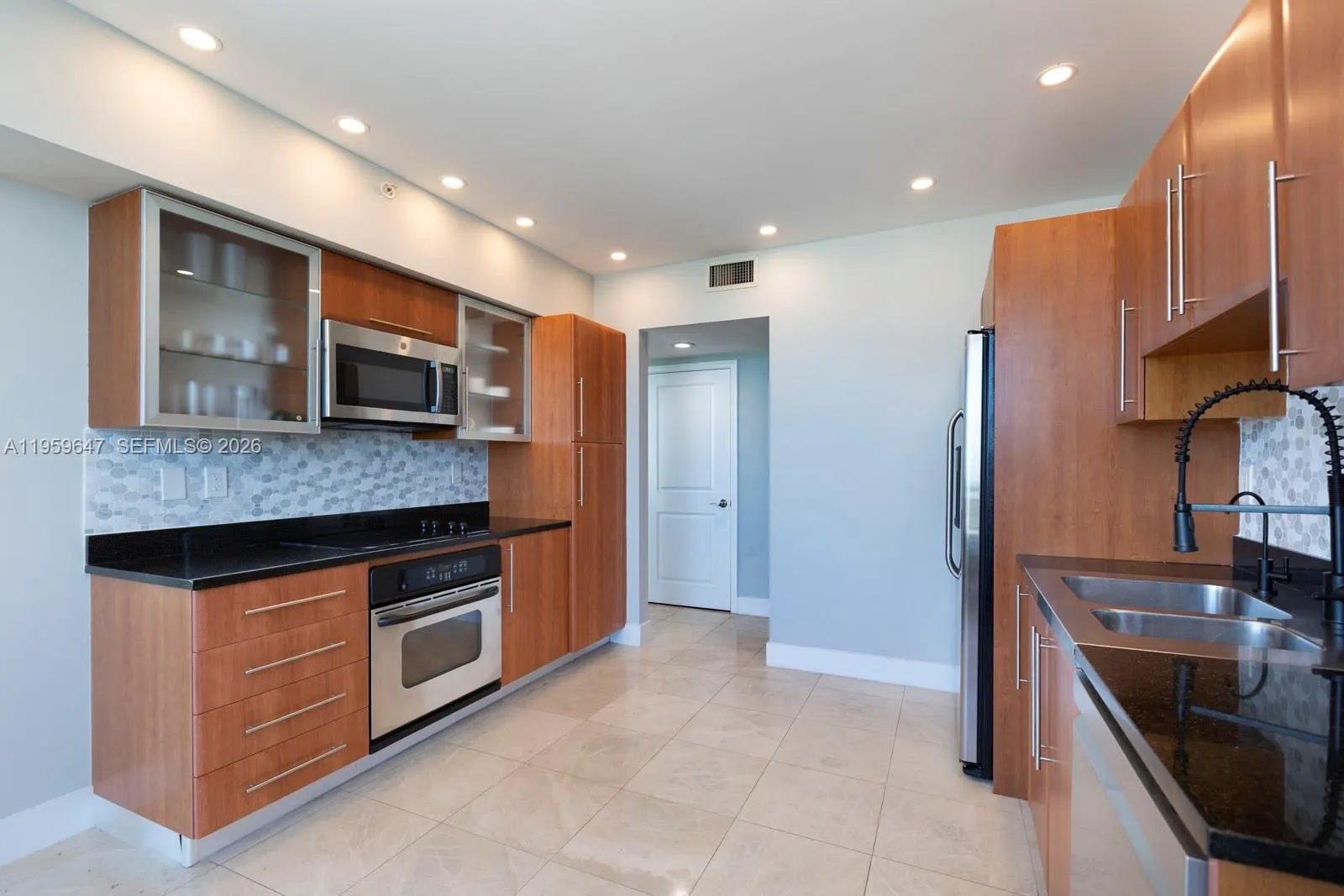 610 W Las Olas Boulevard #2014N