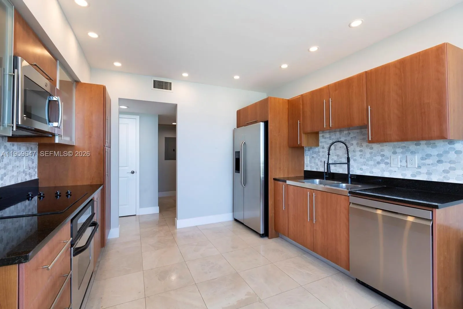 610 W Las Olas Boulevard #2014N