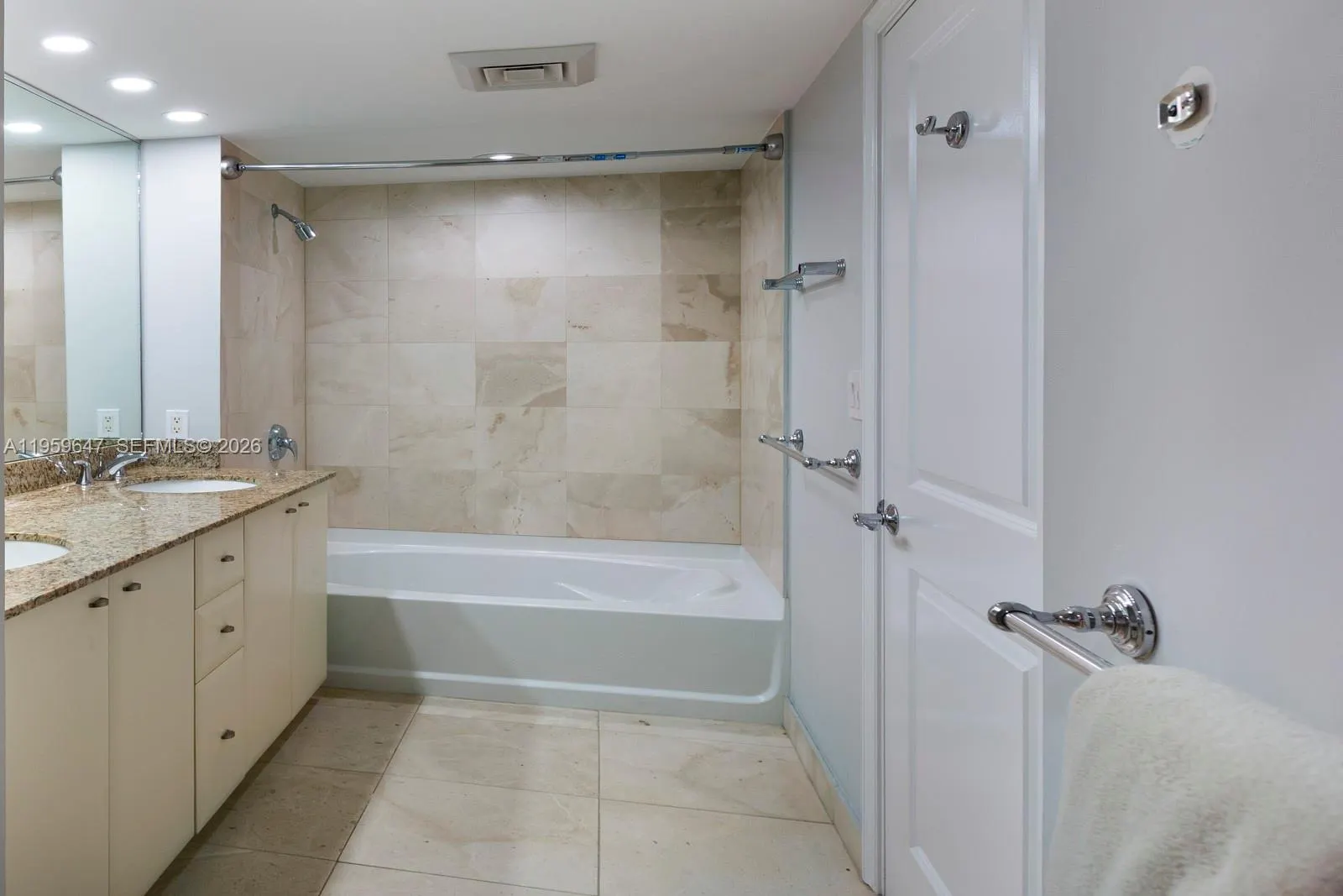 610 W Las Olas Boulevard #2014N