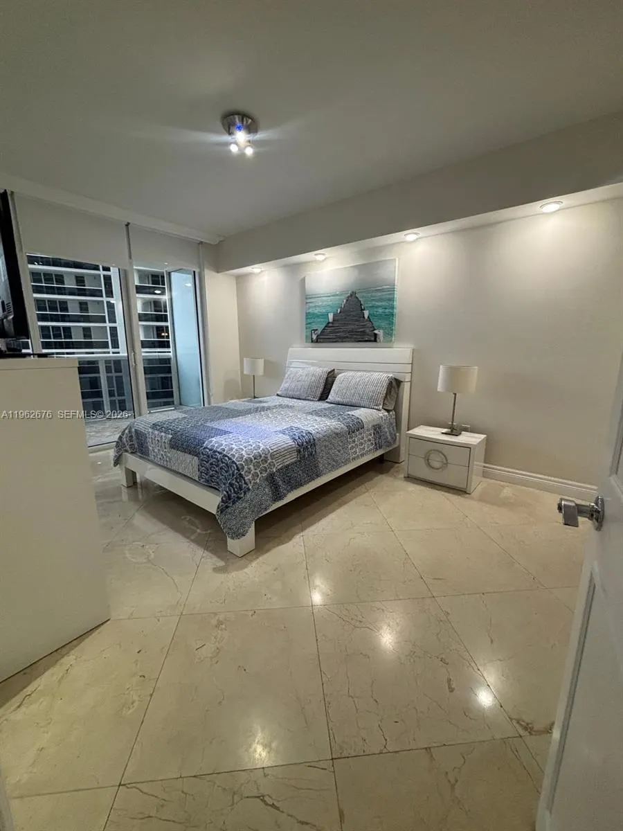 1830 S Ocean Drive #2004