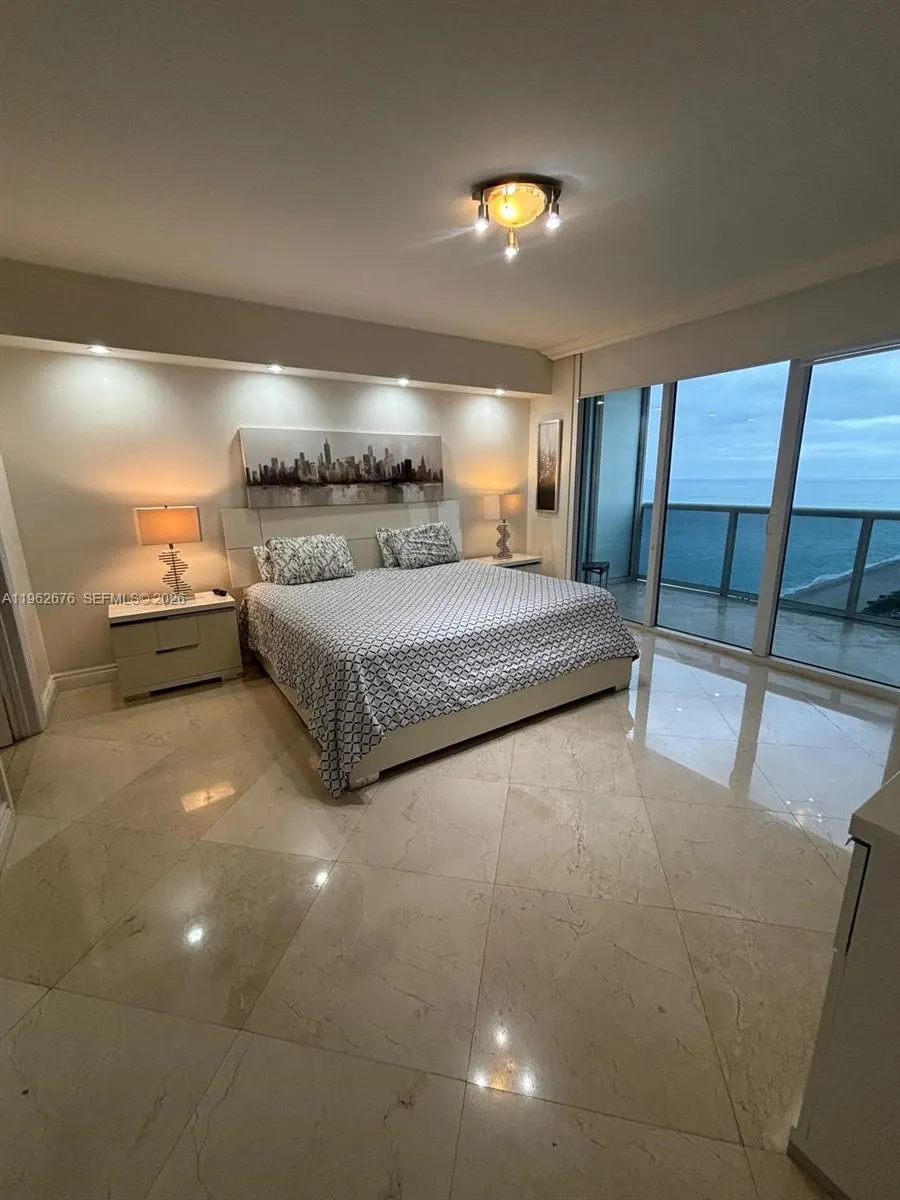 1830 S Ocean Drive #2004