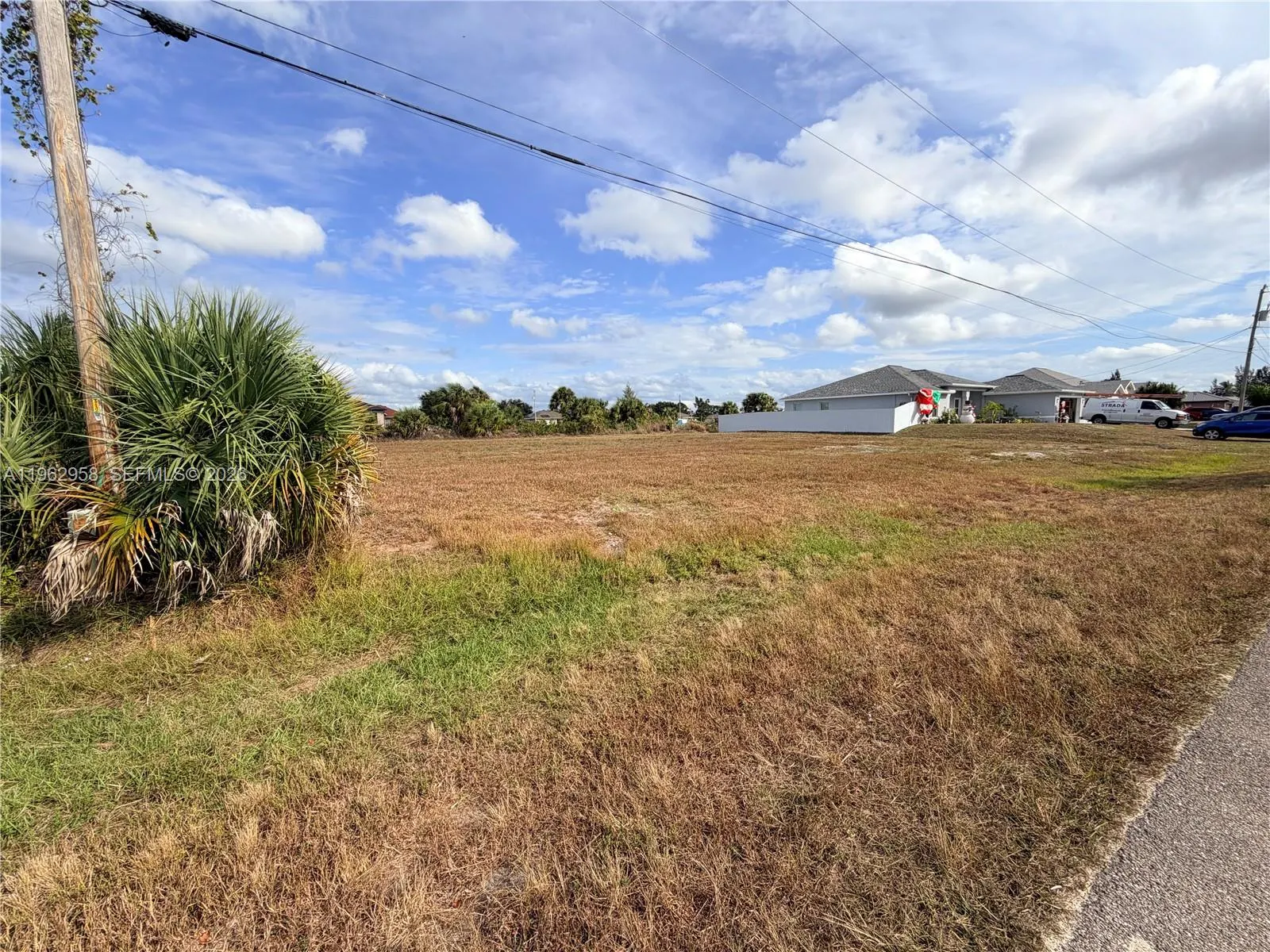 3737 NE 12 Th Place