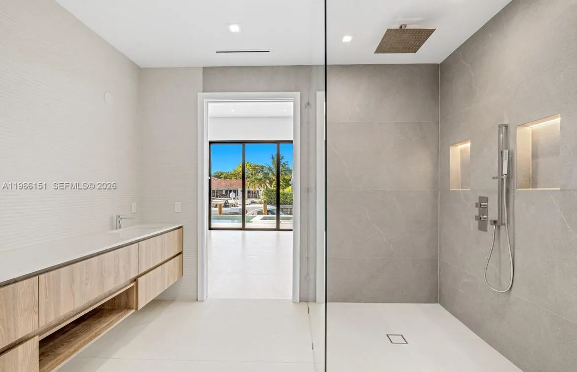 2050 S Hibiscus Drive