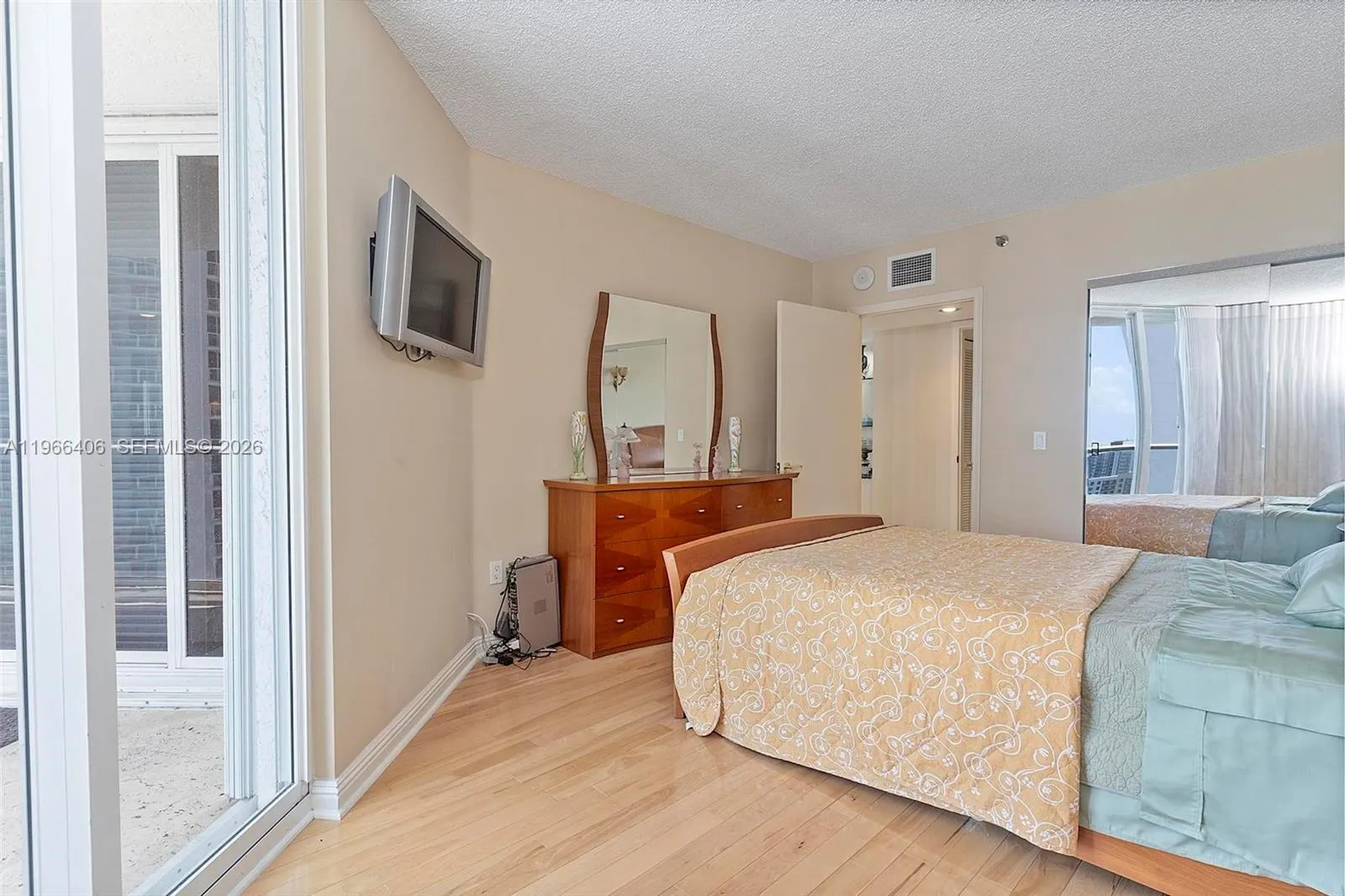 16445 Collins Avenue #2328