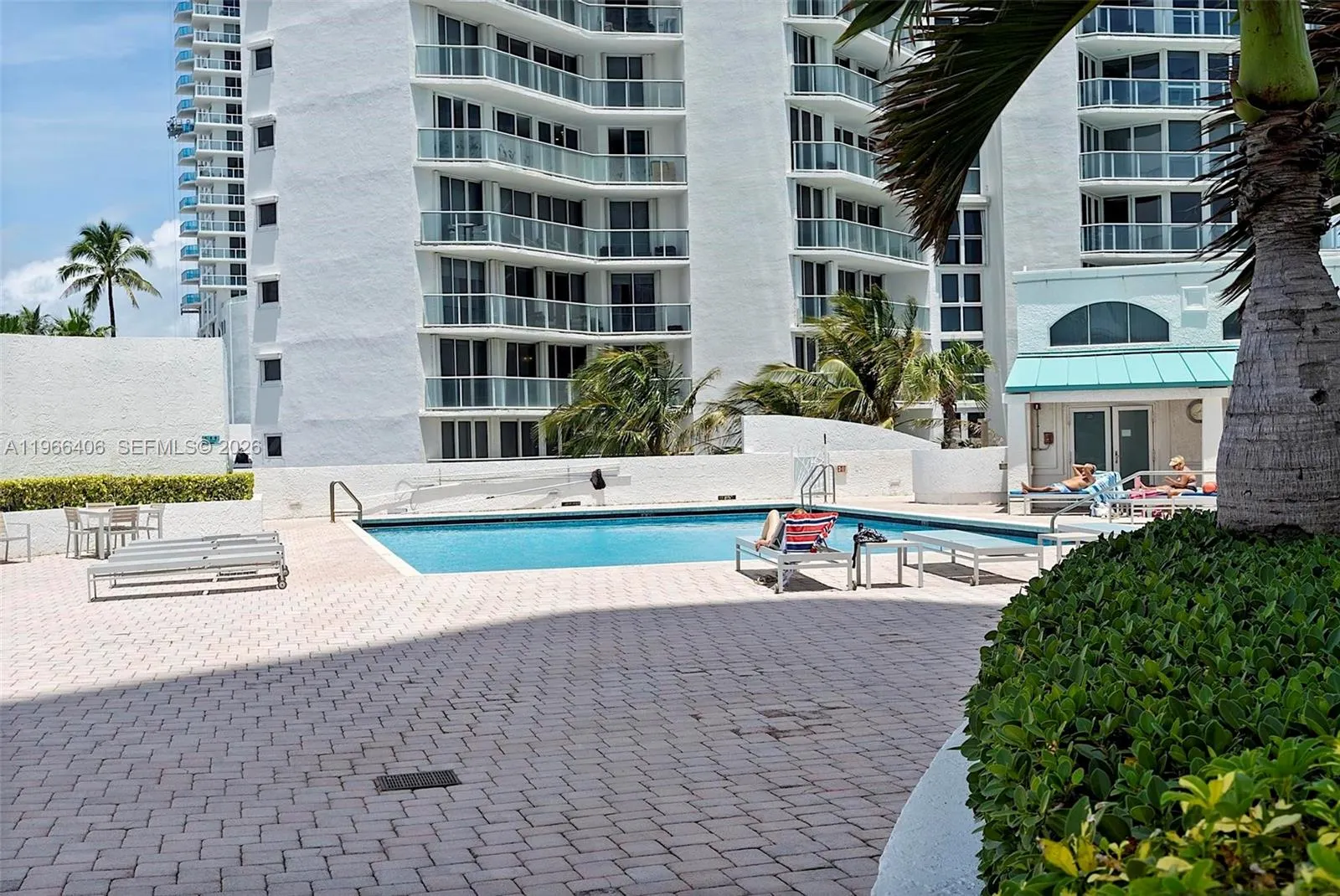 16445 Collins Avenue #2328