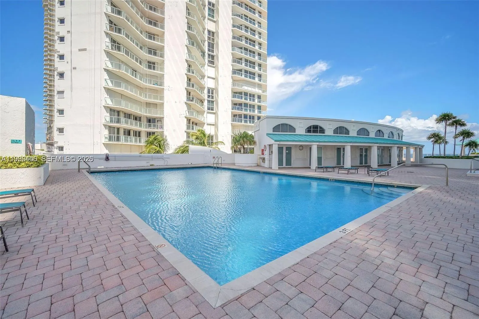 16445 Collins Avenue #2328