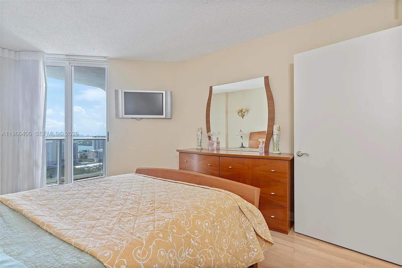 16445 Collins Avenue #2328