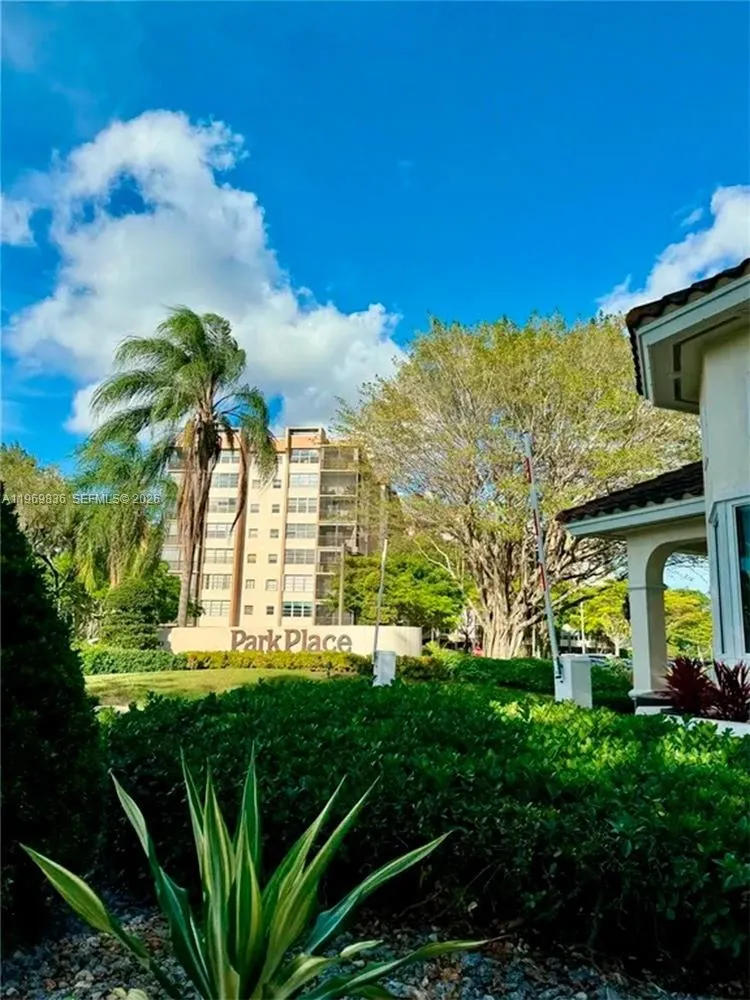900 Saint Charles Place #316