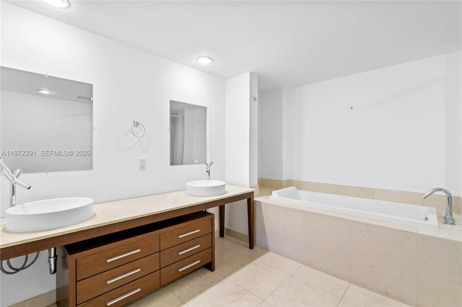 495 Brickell Avenue #4705