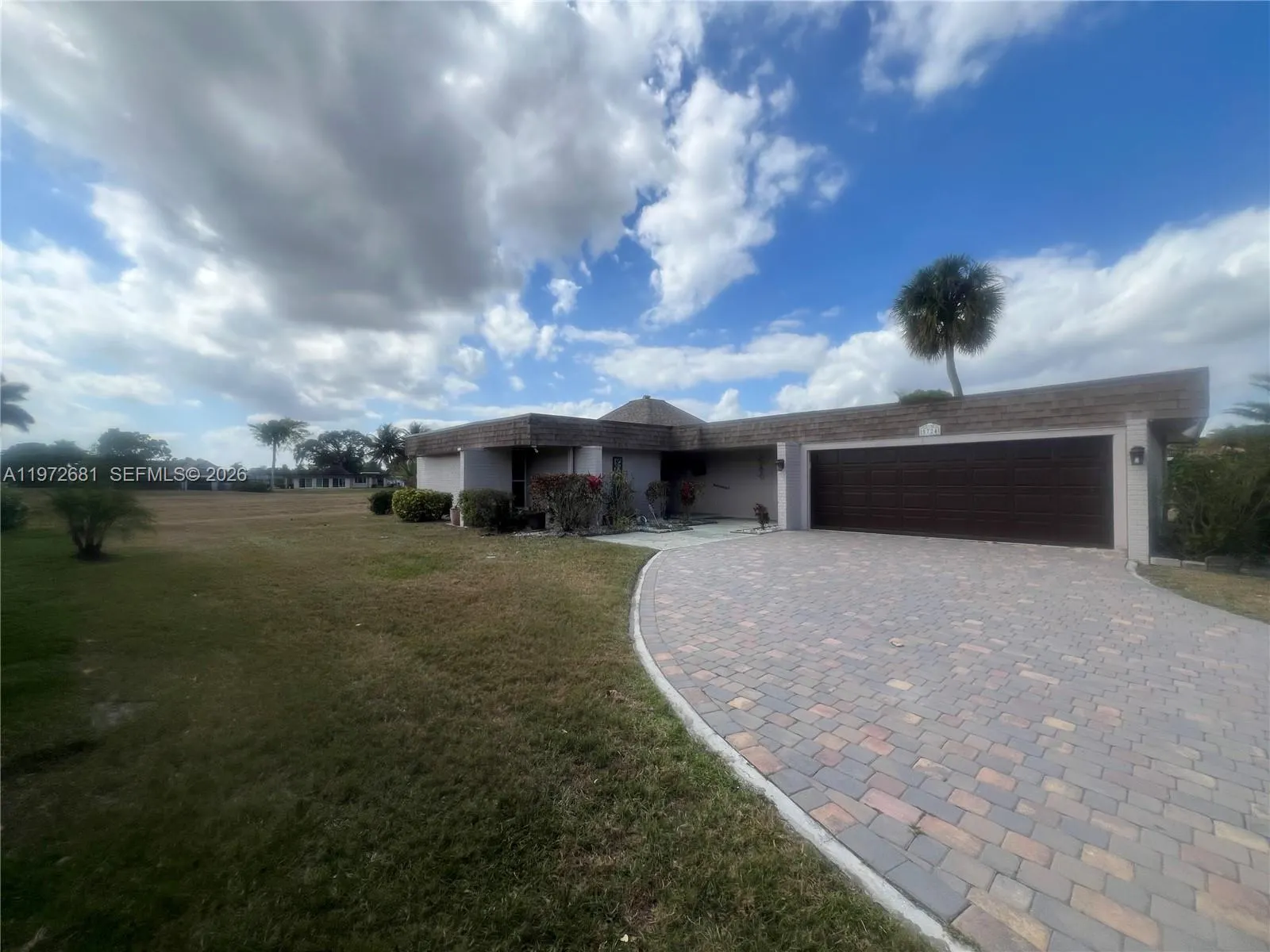 5724 S Bayberry Lane