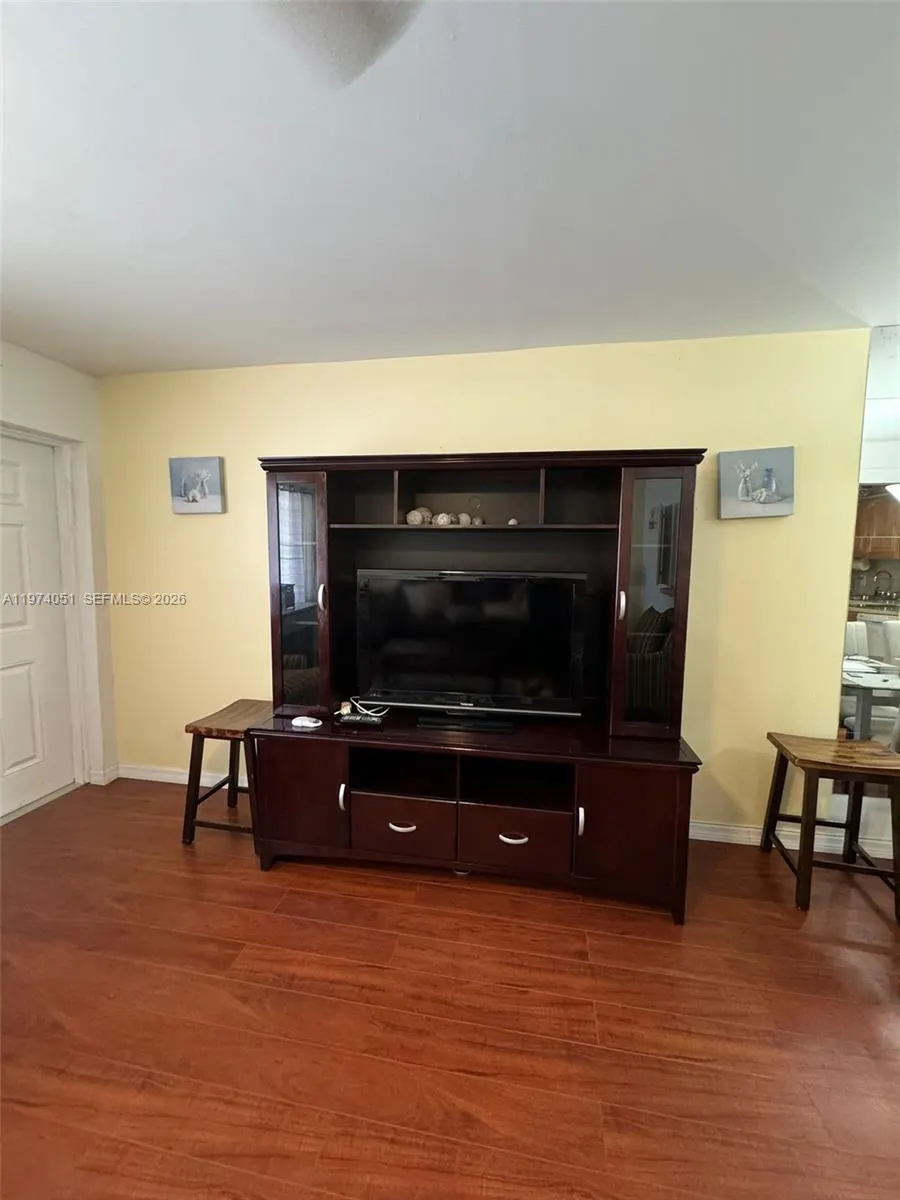 221 Kent M #221
